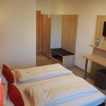Hotel „Zur Linde“ 埃英根 外观 照片