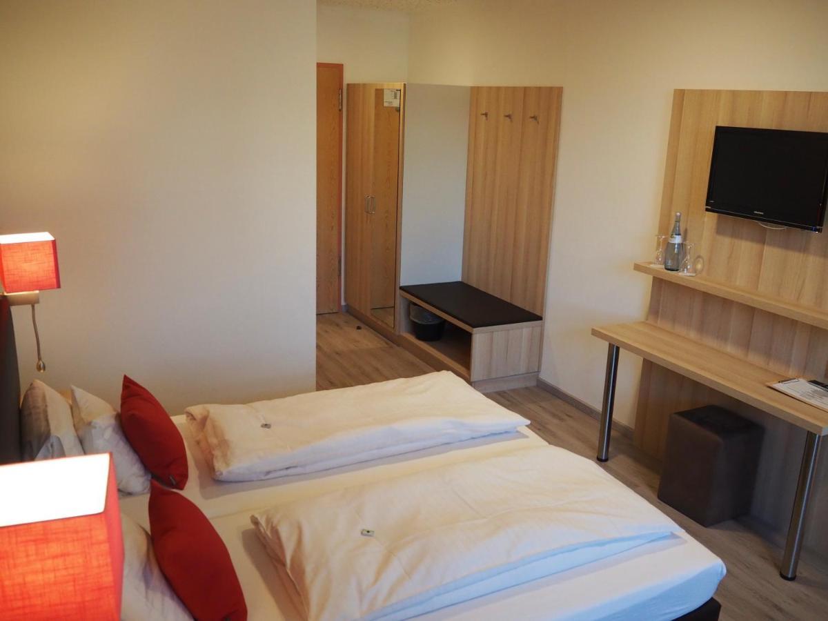 Hotel „Zur Linde“ 埃英根 外观 照片