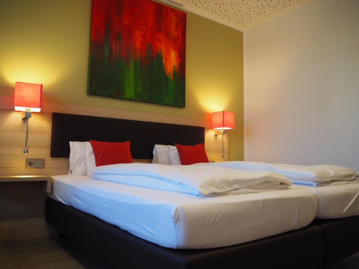Hotel „Zur Linde“ 埃英根 外观 照片